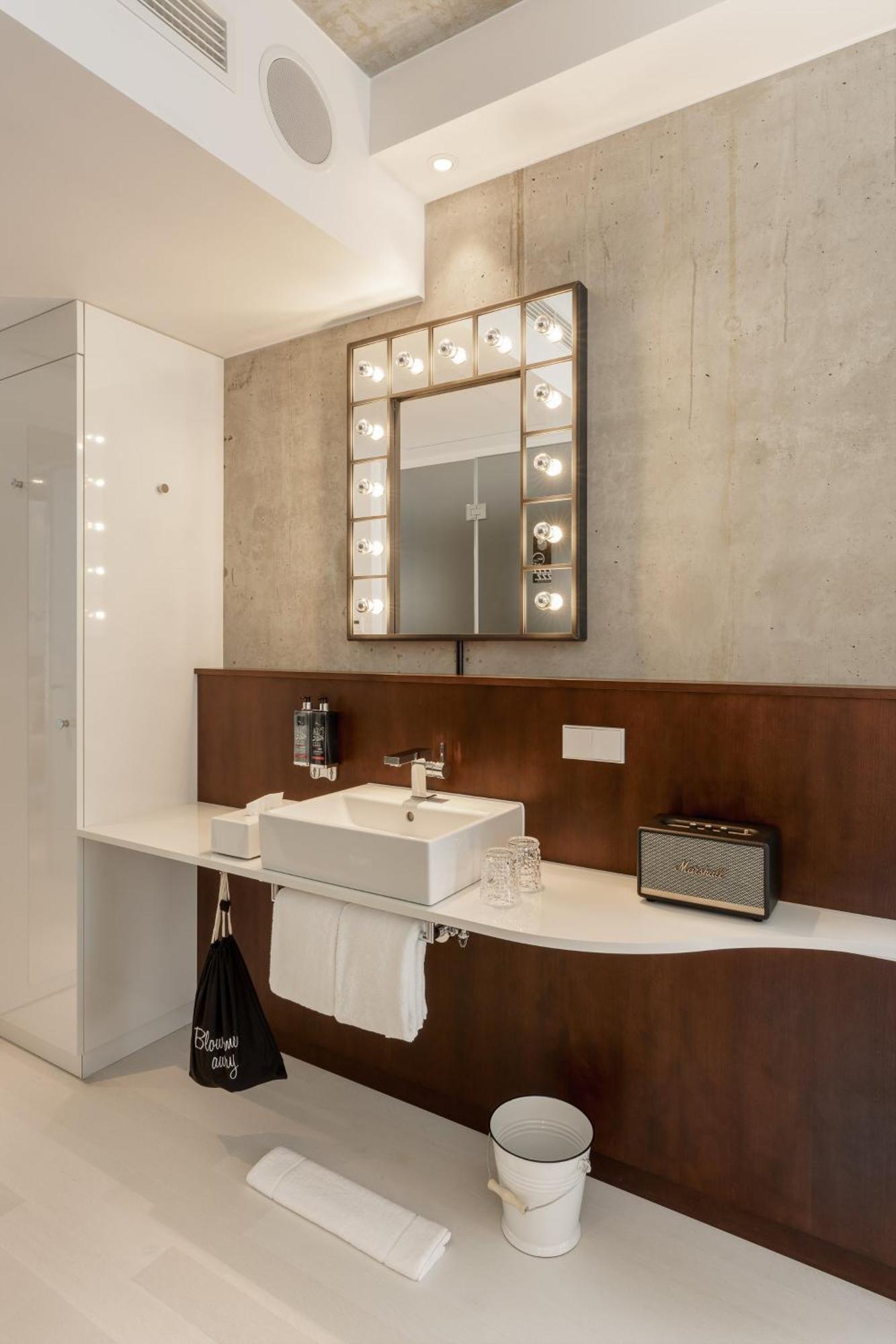Ruby Ella Hotel Cologne Exterior photo
